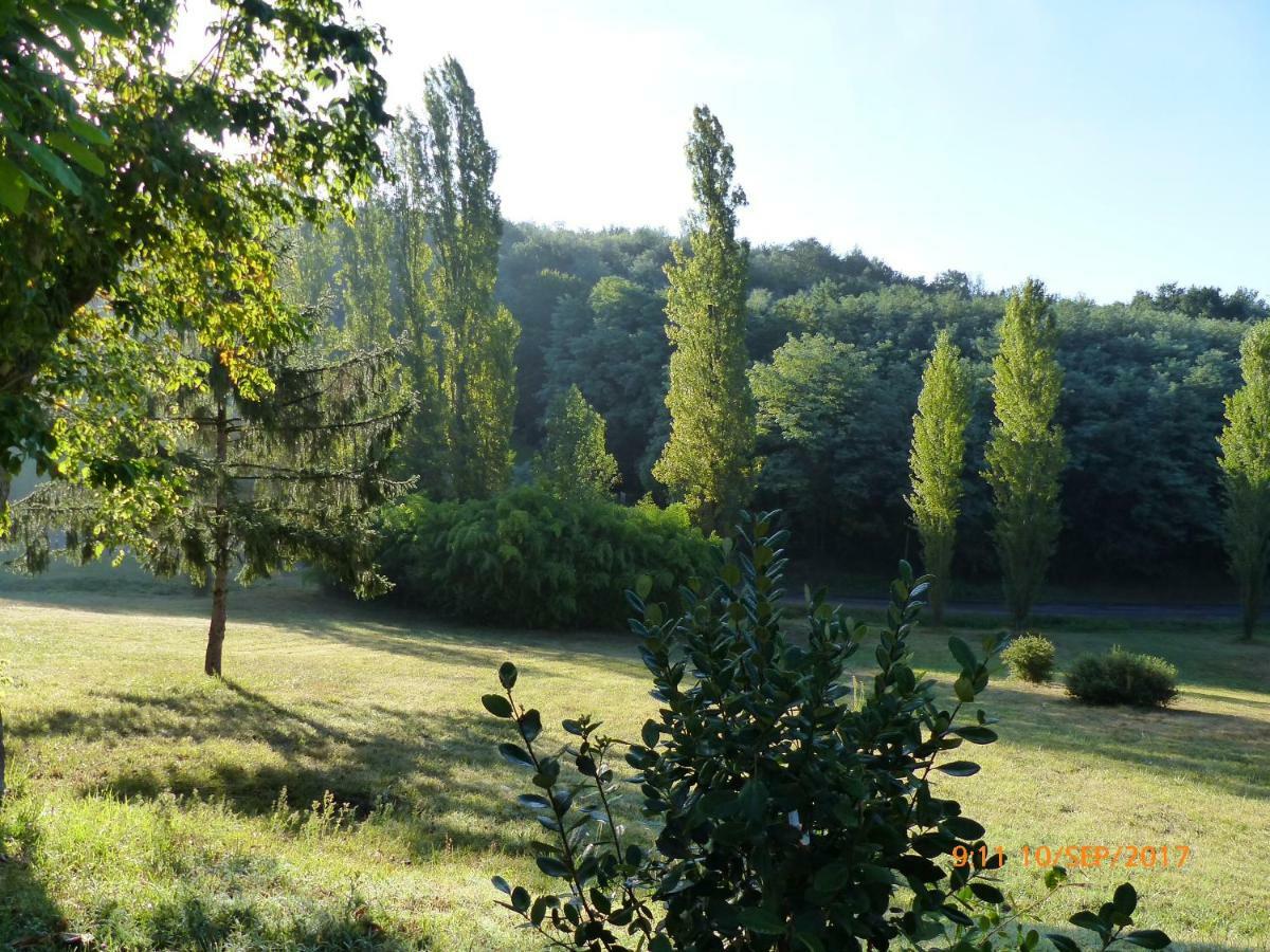 Les Volets Verts Lamothe-Montravel Exteriör bild